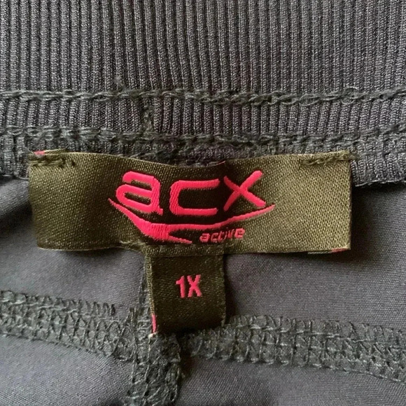 Navy  active capris 1X - Picture 4 of 8